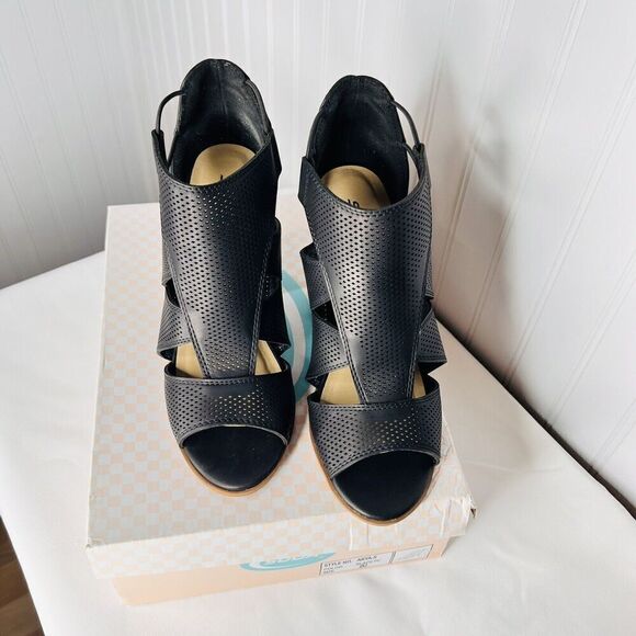 SODA ARYA-S Sz 8.5 Lace Up Heels Black Faux Wood Heels EUC - Picture 3 of 13